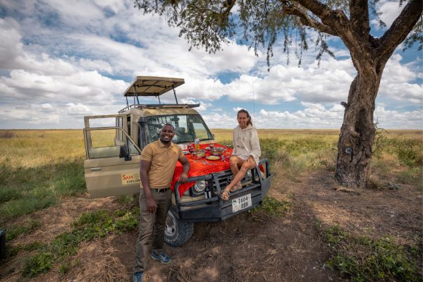 Lunch-time-at-ngorongoro